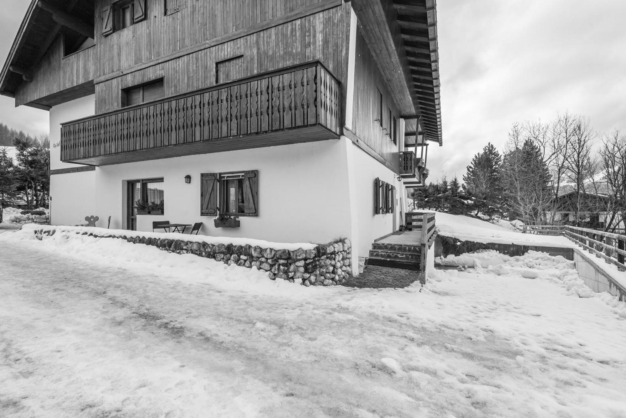 Ca' Dello Scoiattolo Apartment Cortina d'Ampezzo Bagian luar foto